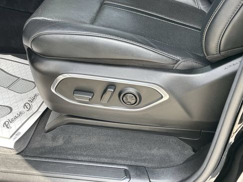 Used 2022 Jeep Wagoneer Series III AWD/4WD image 28
