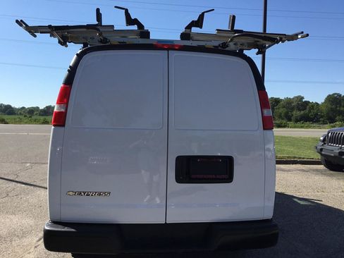 Used 2020 Chevrolet Express 2500 w/ Communications Package RWD image 8