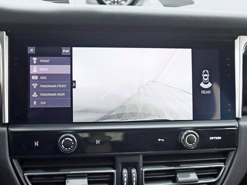 Used 2023 Porsche Macan Turbo image 18