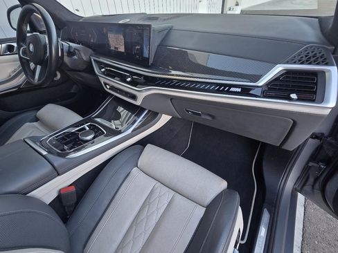 Used 2023 BMW X7 M60i image 44