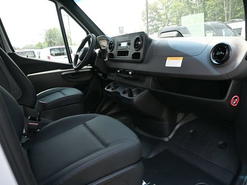 Used 2025 Mercedes-Benz Sprinter 2500 image 20