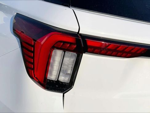 Certified 2025 Ford Explorer Active image 29