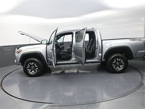Used 2022 Toyota Tacoma TRD Off-Road image 38