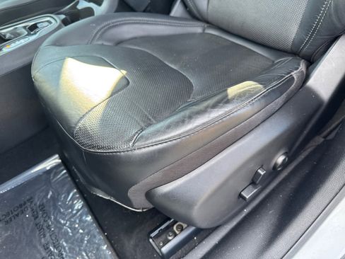 Used 2021 Jeep Cherokee Limited image 16