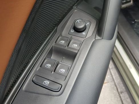 Used 2025 Volkswagen Tiguan SEL R-Line AWD/4WD image 18