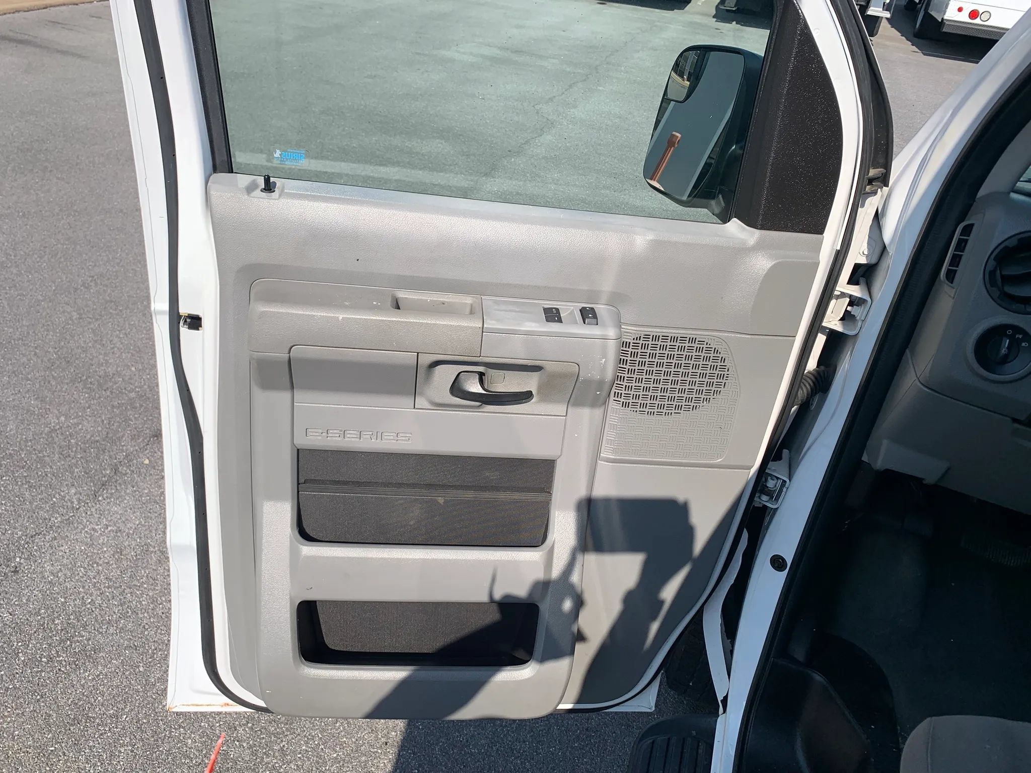 Used 2011 Ford E-350 and Econoline 350 XL w/ Interior Upgrade Pkg RWD image 9