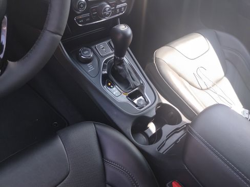 Used 2023 Jeep Cherokee Altitude Lux image 13