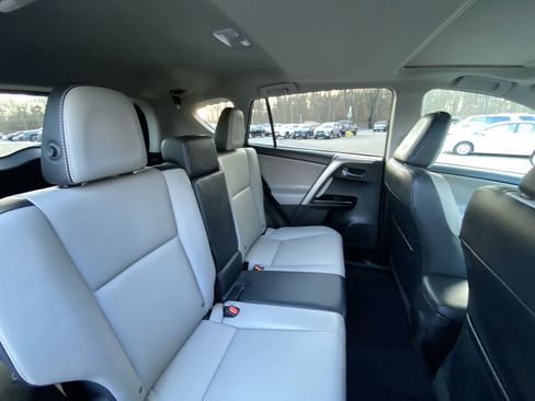 Used 2016 Toyota RAV4 Limited image 31