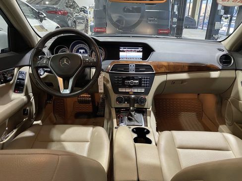 Used 2013 Mercedes-Benz C 250 Sedan image 2