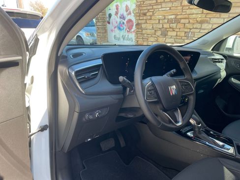 Used 2025 Buick Encore GX Preferred image 32