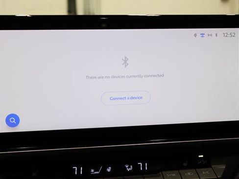 Used 2025 Toyota Camry XLE image 33