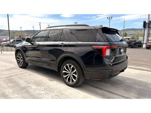 Used 2025 Ford Explorer ST-Line AWD/4WD image 3