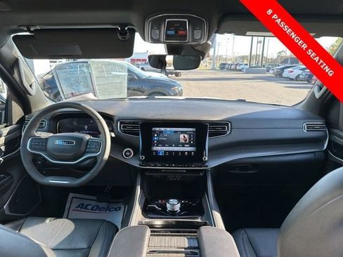 Used 2023 Jeep Wagoneer L Series II image 2