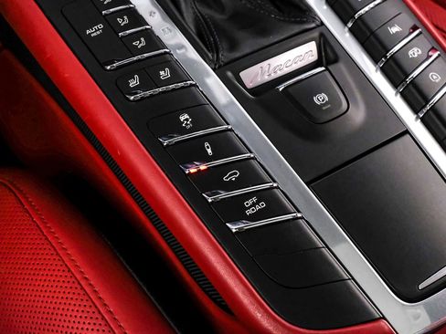 Used 2021 Porsche Macan GTS AWD/4WD image 26
