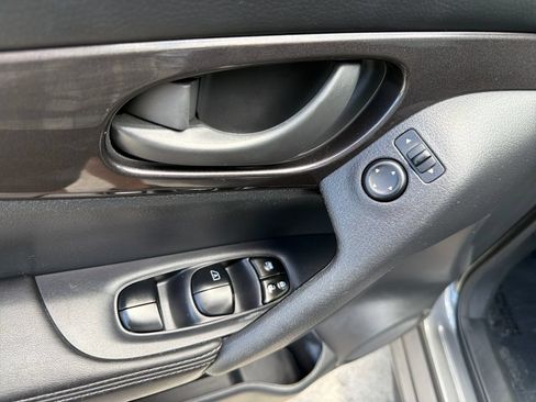 Used 2019 Nissan Rogue S FWD image 15