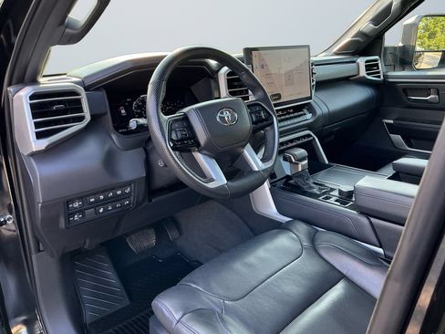Used 2025 Toyota Sequoia Platinum AWD/4WD image 11