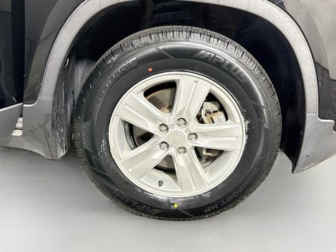Used 2019 Chevrolet Trax LS FWD image 30