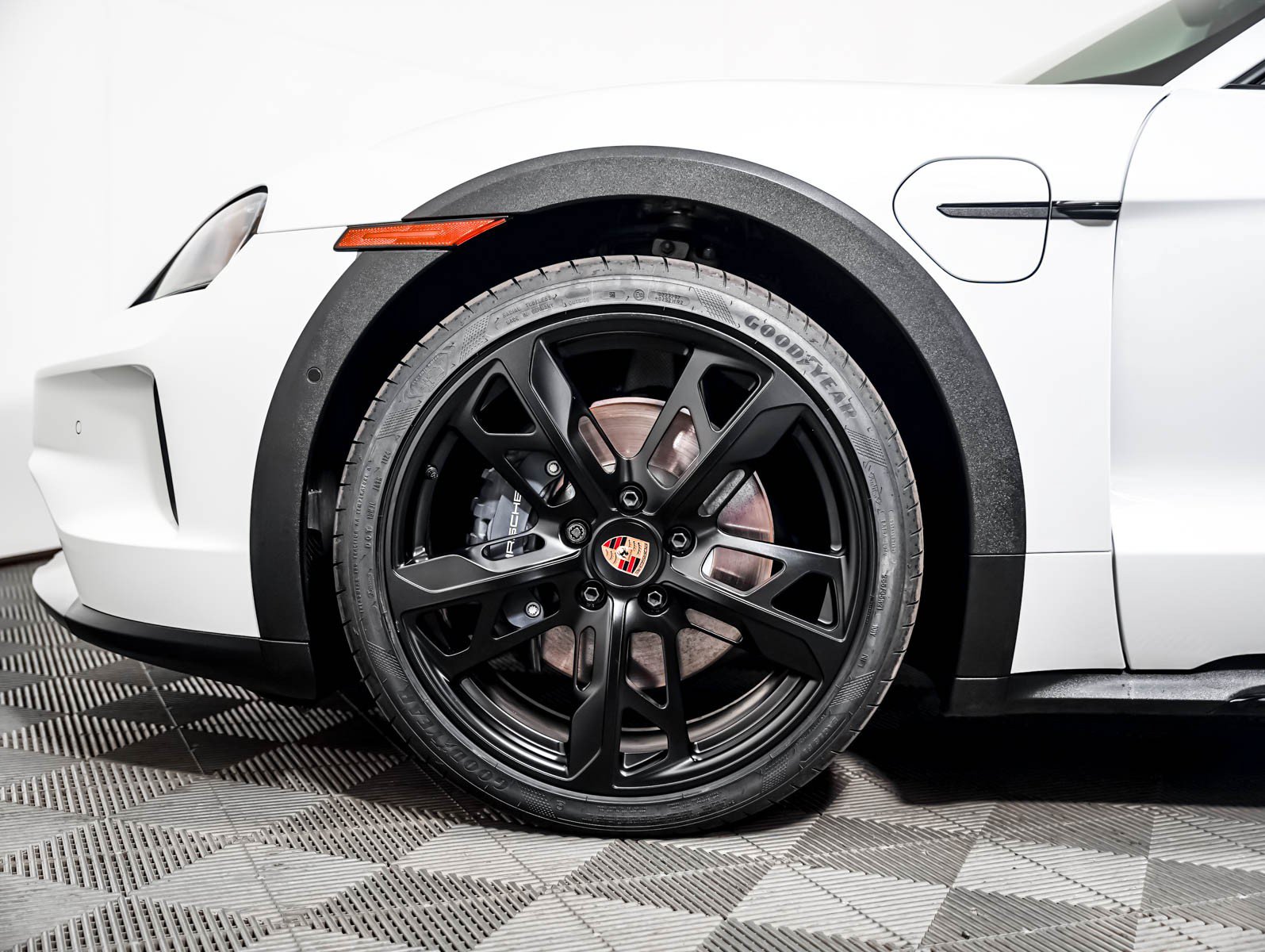 Certified 2025 Porsche Taycan 4 Cross Turismo AWD/4WD image 13