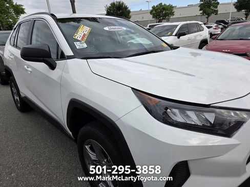 Used 2022 Toyota RAV4 LE AWD/4WD image 3