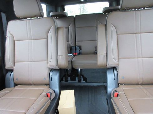 New 2026 Chevrolet Suburban High Country image 24