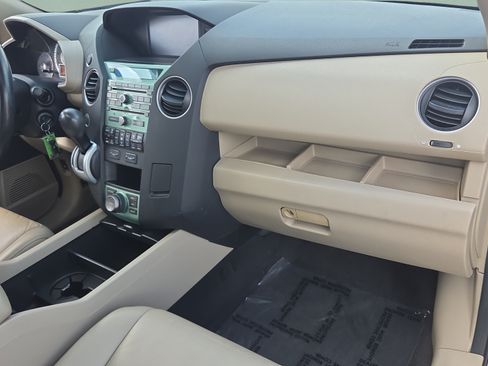 Used 2010 Honda Pilot Touring image 16