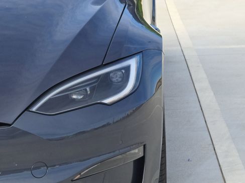 Used 2022 Tesla Model S Plaid image 10