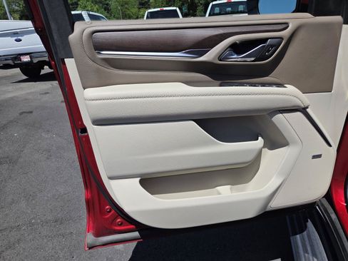 Used 2021 GMC Yukon Denali w/ Denali Premium Package AWD/4WD image 12