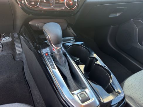 Used 2025 Chevrolet Trax LT w/ Sunroof Package image 15