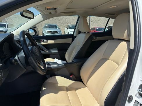 Used 2017 Lexus CT 200h w/ Navigation System Package FWD image 14