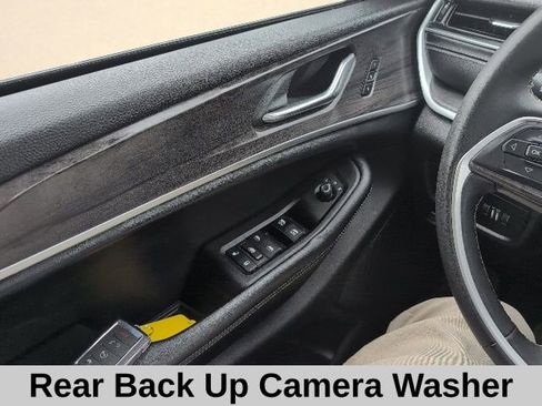 Used 2024 Jeep Grand Cherokee L Limited w/ Luxury Tech Group II image 11