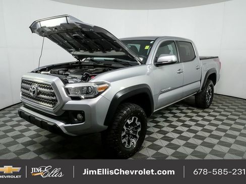 Used 2016 Toyota Tacoma TRD Off-Road image 32