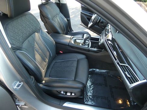 Used 2020 BMW 750i xDrive w/ Executive Package image 28