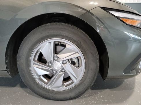 Used 2024 Hyundai Elantra SE FWD image 13
