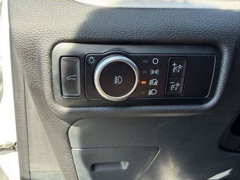 Used 2023 Ford Explorer XLT image 15