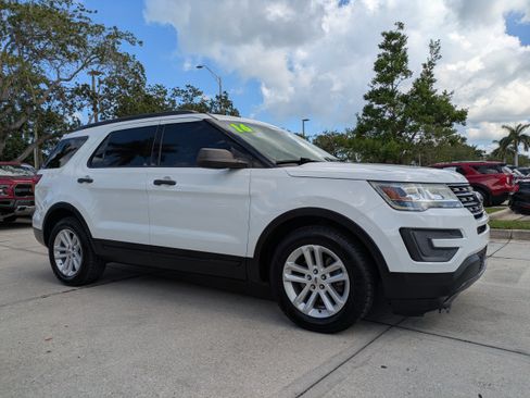 Used 2016 Ford Explorer FWD image 2