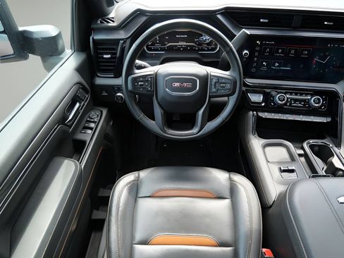 Used 2024 GMC Sierra 3500 AT4 w/ Technology Package AWD/4WD image 7