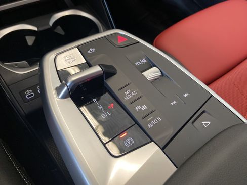 Used 2025 BMW X1 xDrive28i w/ Technology Package image 23