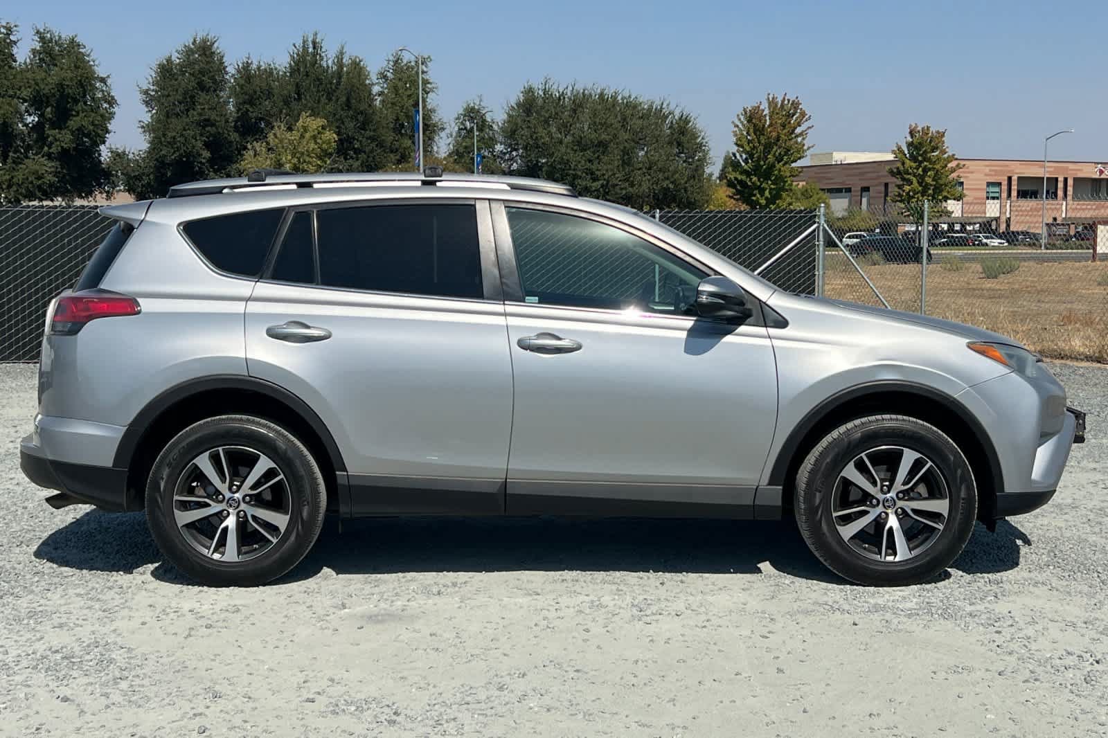 Used 2018 Toyota RAV4 XLE FWD image 9