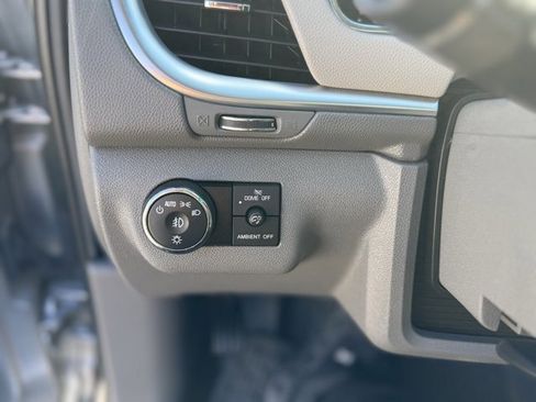 Used 2017 Chevrolet Traverse LT w/ Style and Technology Package image 15