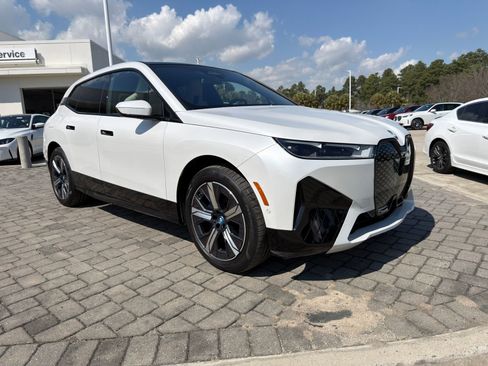 Used 2023 BMW iX xDrive50 w/ Sport Package image 7