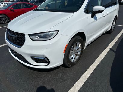 Used 2023 Chrysler Pacifica Touring-L
