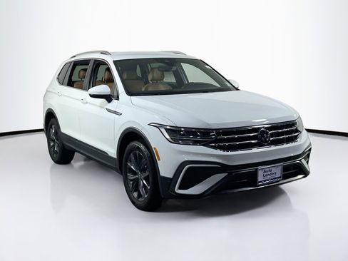 Used 2022 Volkswagen Tiguan SE image 3