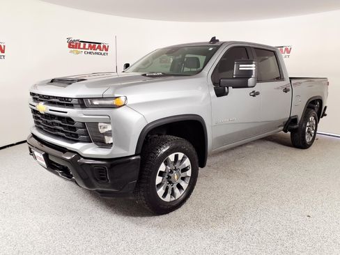 Used 2024 Chevrolet Silverado 2500 Custom w/ Custom Convenience Package image 4