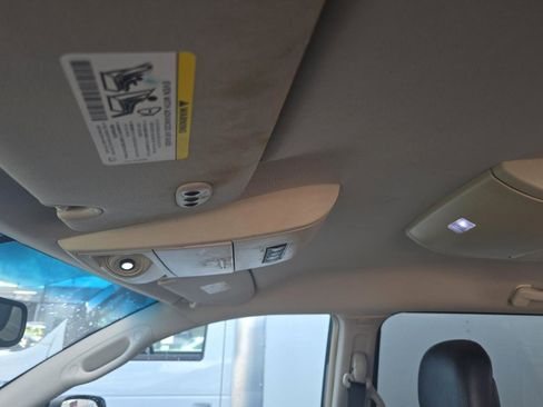 Used 2014 Chrysler Town & Country Touring image 17