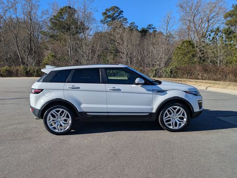 Used 2019 Land Rover Range Rover Evoque HSE image 4