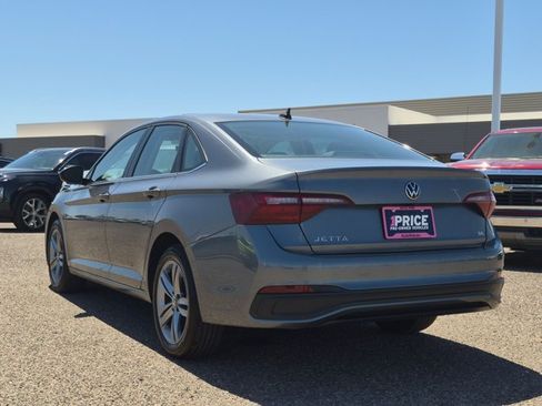 Used 2024 Volkswagen Jetta SE FWD image 8
