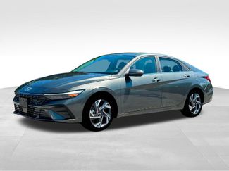 Used 2025 Hyundai Elantra Limited FWD video 2
