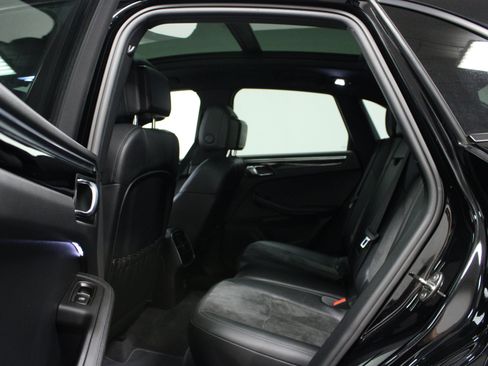 Used 2021 Porsche Macan AWD/4WD image 13