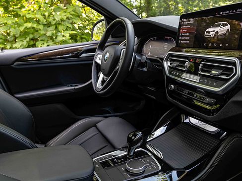 Used 2024 BMW X4 xDrive30i w/ Parking Assistance Package image 27