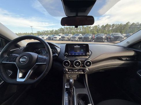 Used 2025 Nissan Sentra SR FWD image 7